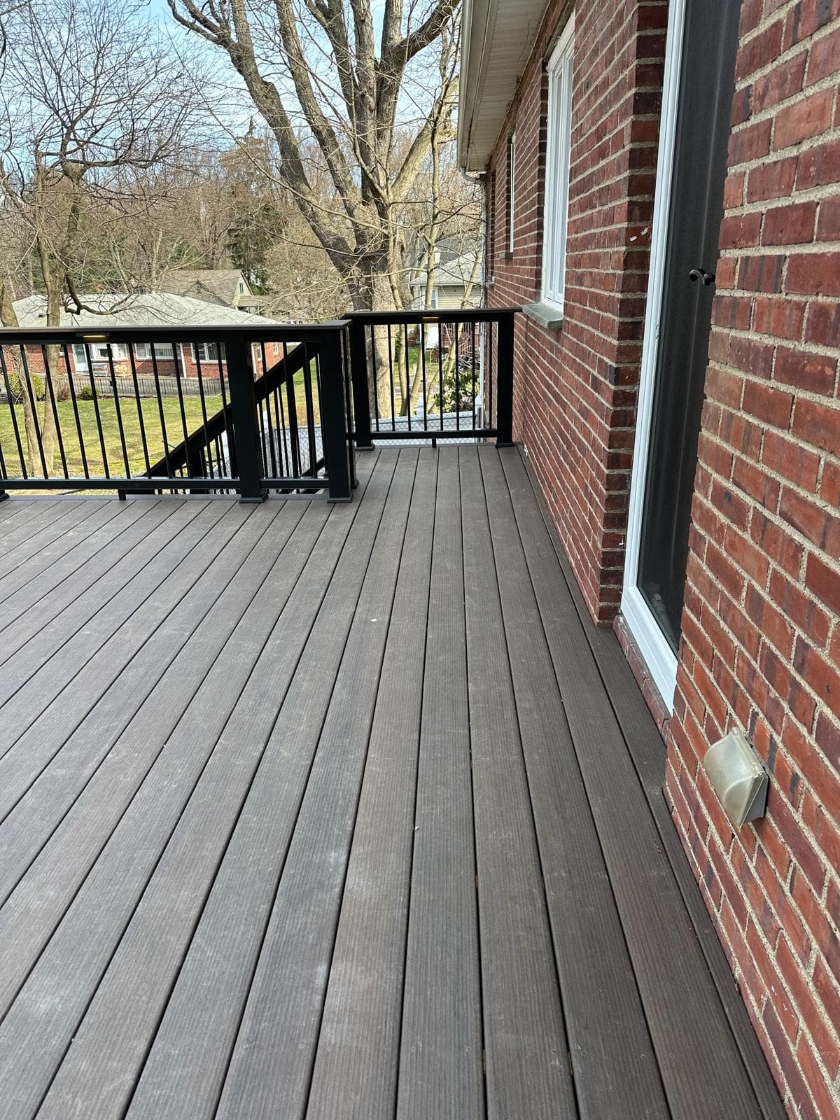 Ground-level flat deck